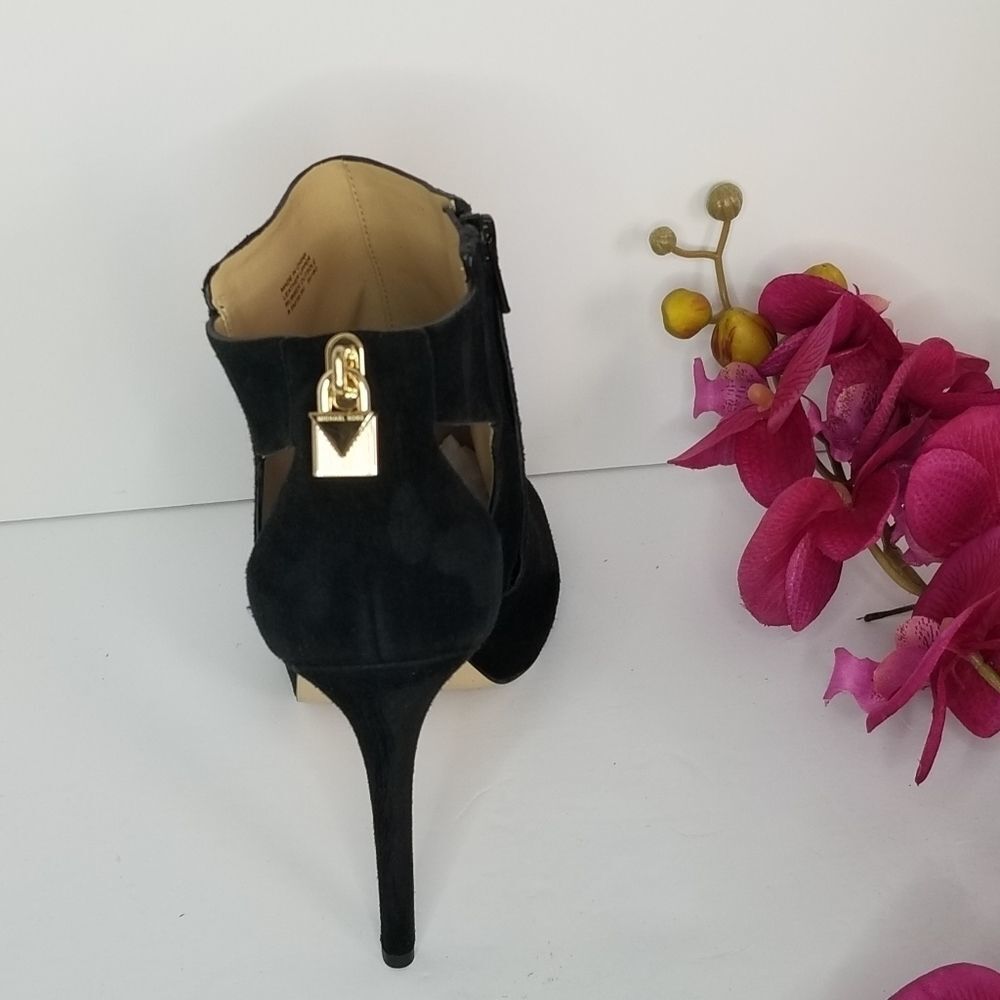 COPY - 🆕️Michael Chic Black Booties - Picture 2 of 10